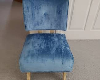 Cute rocking crushed velvet chair...love this!