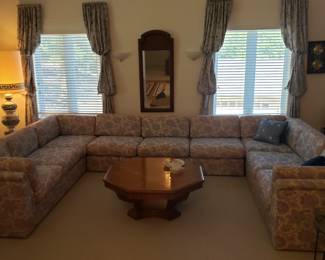 LARGE SECTIONAL 
