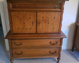 Matching chest of drawers