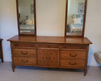 Dresser w double mirror