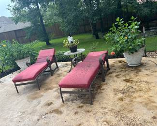 Pair of chaise longes 