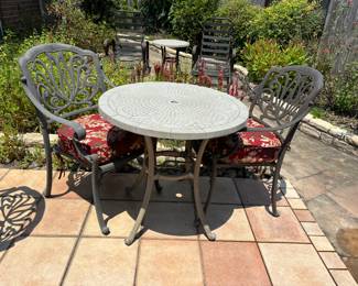 Patio table/2 chairs