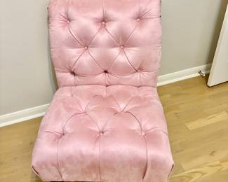 Feminine pink velvet tufted chair