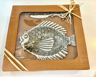 Boxed beach serving pieces