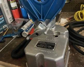 AES 9000 Air operated paint shaker