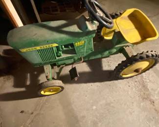 Cast iron John Deere toy tractor