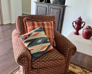 Lovely accent chair !