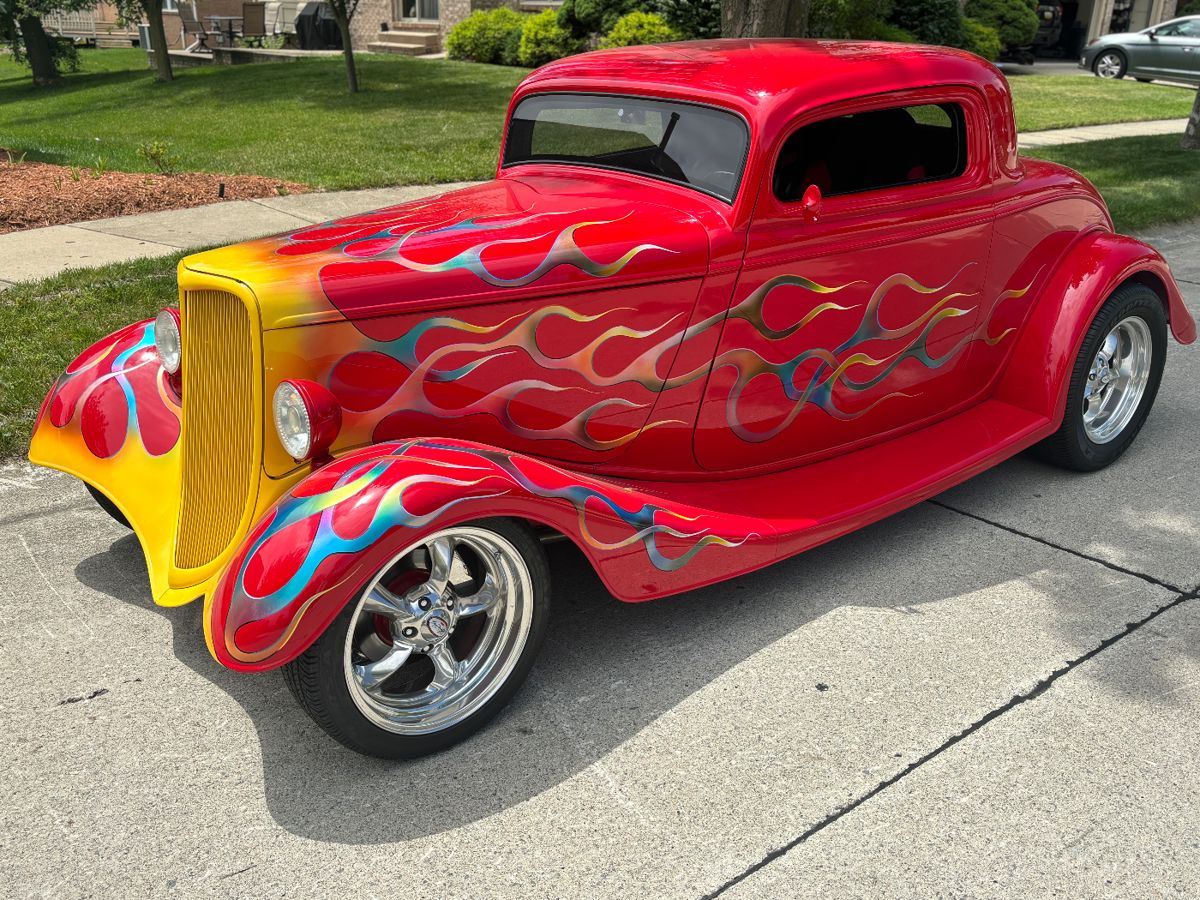 1933 Ford Custom Built hotrod 550 hp 351 Windsor with a Vortech V1 supercharger, fuel injection, and electronic ignition