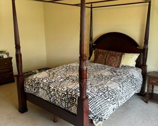 Elegant 4 post bed