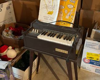Vintage Magnus organ