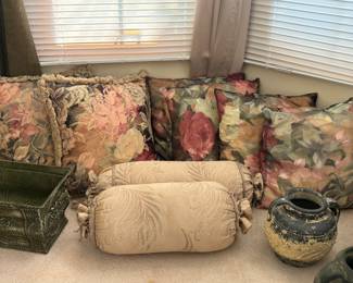 Accent pillows, Vases, planter