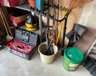 Bike rack that attaches to trailer hitch, tools