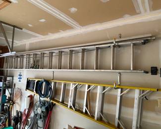 Extension ladder, fiberglass ladder