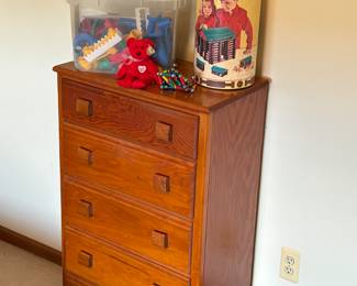 Dresser, Lincoln logs, toys