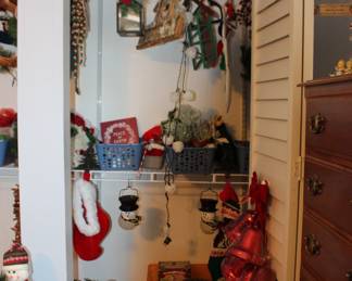 Christmas Items Wreathes, Lights, Lanterns, Garland, Large Ornaments
