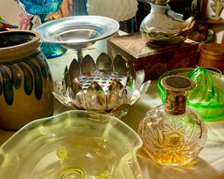 Uranium vaseline glass juicer and ruffle bowl