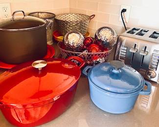 Dutch ovens and sets of pots and pans