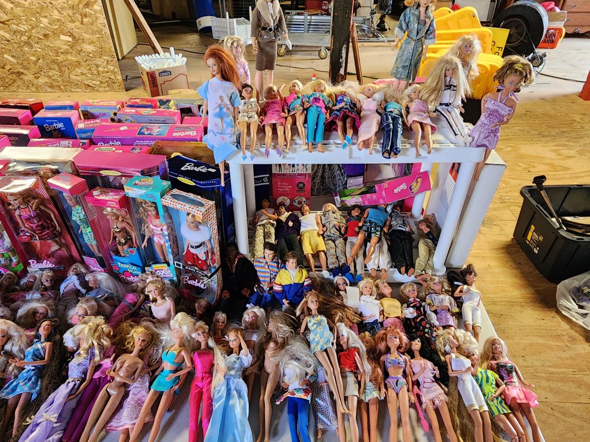 LOTS OF VINTAGE BARBIES