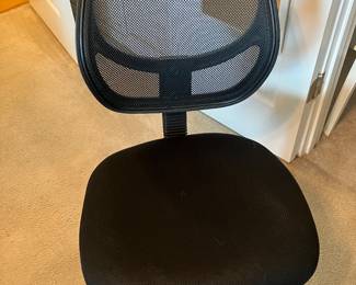 50	$48 	1 Mesh Back Office Chair - No Arms
