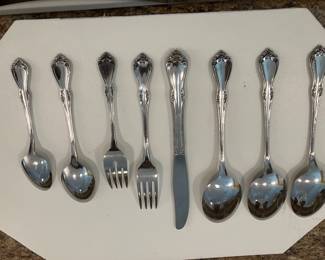 75	$48 	SSS by Oneida 74 pieces flatware stainless 
