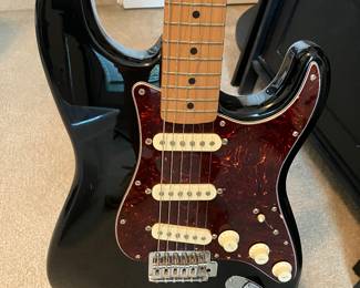43	$350 Fender Stratocaster Sunburst 6 Strings with Case  #MN426284
