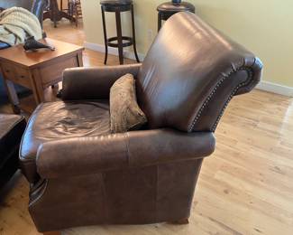 13	$240 	Thomasville Leather Guest Chair & Ottoman
		  Chair:  36W X 23D X 36H
		  Ottoman:  27W X 22D X 16H
