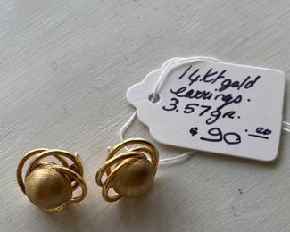77	$90 	14kt gold earrings 3.57gr

