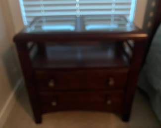 23	$200 	2 End Tables with Glass Inserts & 2 Drawers
		  28W X 17D X 28H
