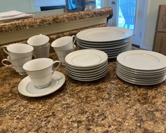 74	$150 	Lynnbrooke china set Alencon 31 pieces 
