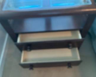 23	$200 	2 End Tables with Glass Inserts & 2 Drawers
		  28W X 17D X 28H
