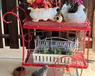 Sweet vintage tea cart!