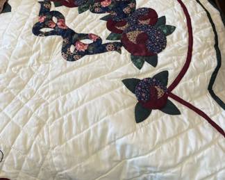 Quilt queen/king hand-stitched "Country Bowknot Wreath" pattern.