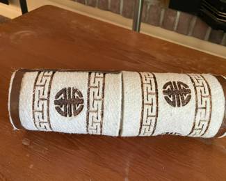 Alpaca checker traveler game set.