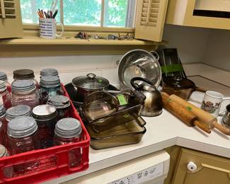 Miscellaneous kitchen items