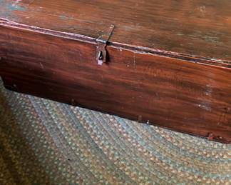 Military  trunk in great shape.  Original tray inside 