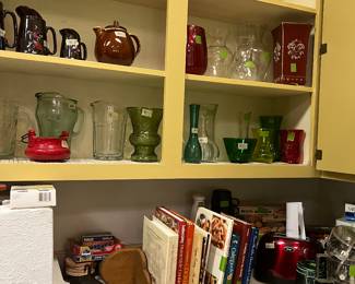 Cookbooks
Vases
Pitchers
Small kitchen appliances  