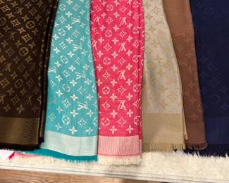 Louis Vuitton Scarves 