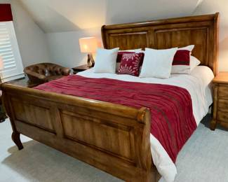 FREMARC DESIGNS KING SIZE SLEIGH BED