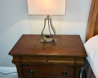 LIBERTY FURNITURE CONTEMPORARY NIGHTSTAND