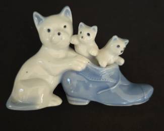 Vtg. Kittens in a shoe
