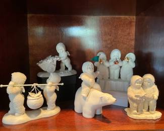 Vtg. Snowbabies figurines 