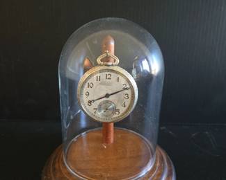 Pocket watch with displan