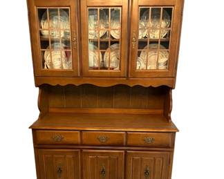 Basset Vtg. Hutch