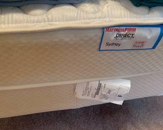 there are two twin beds