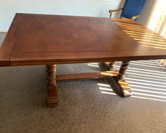 Made in Italy - large dining table with leaves underneath on each end