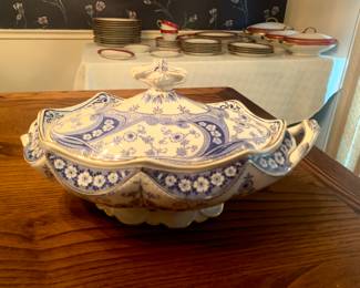 unfortunately the handle on left is broken