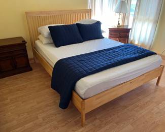 Queen size bed with memory foam mattress