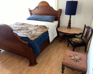 Victorian Full / Queen bed