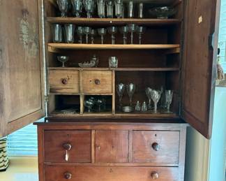 Comes in 2 pieces...perfect for a bar set up