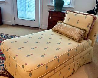 Super adorable chaise lounge